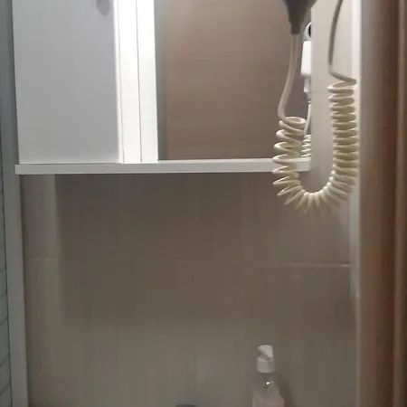 Angie's Summertime Apartment *