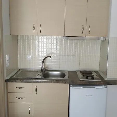 Angie's Summertime Apartman *